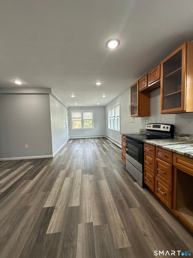 Building Photo - 178 Martin St