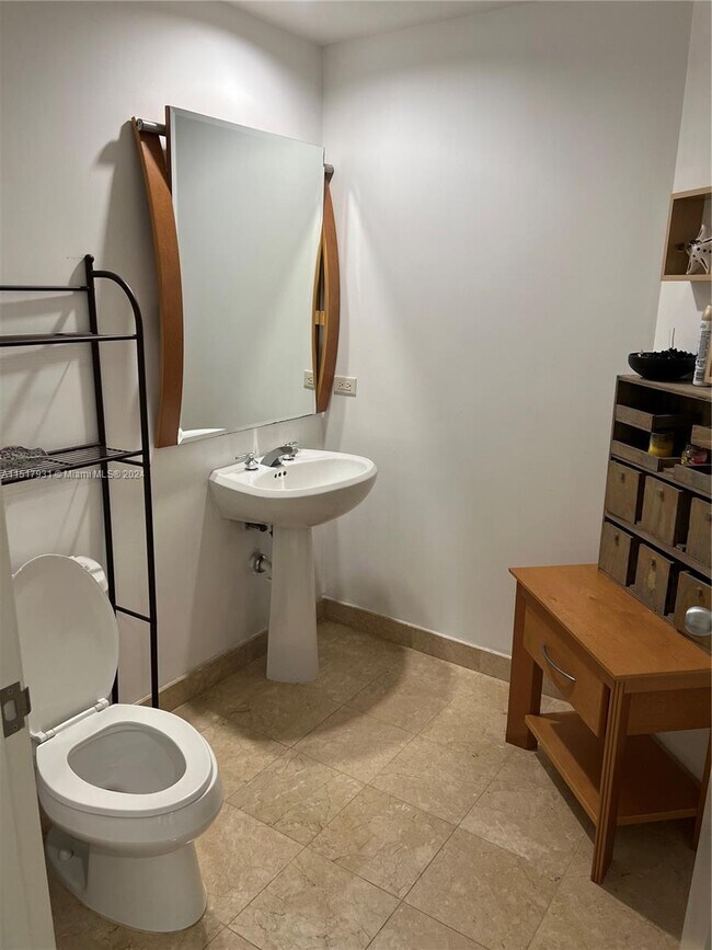 Foto del edificio - 801 Brickell Key Blvd