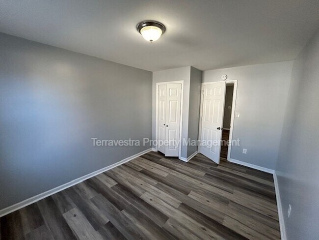 Building Photo - 309 W Green Street