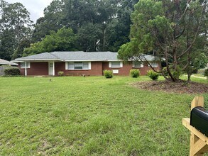 Building Photo - 511 Pinehill Rd