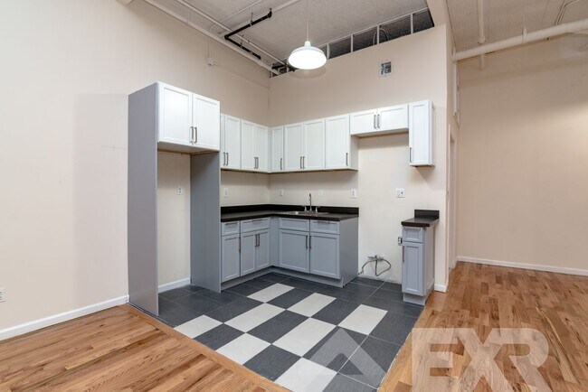 Building Photo - 255 McKibbin St