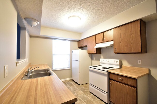 Foto del edificio - 8605 Holmes Rd