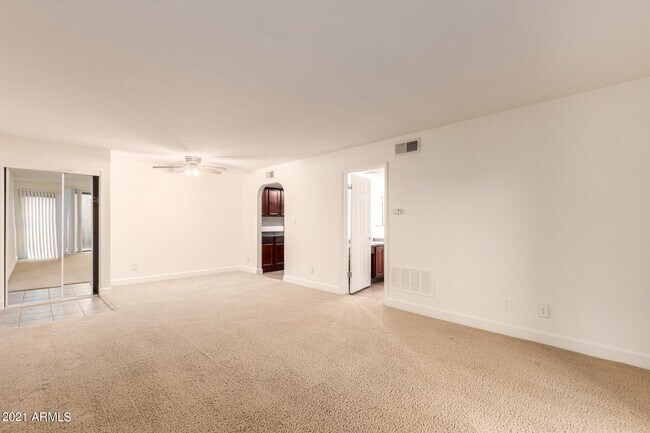 Building Photo - 3825 E Camelback Rd