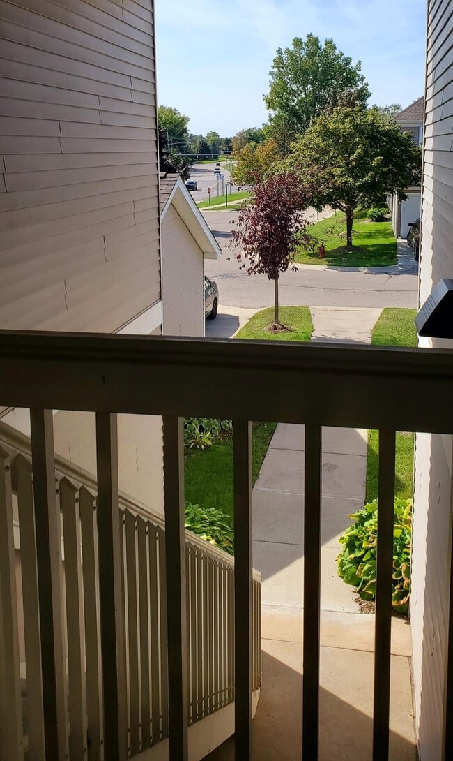 Foto del edificio - 1354 Fox Pointe Cir