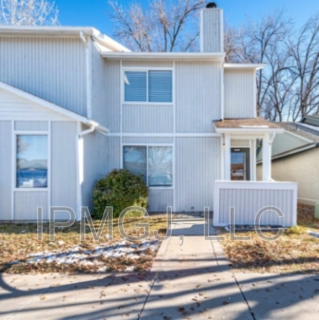 Photo - 1305 Wellington Ct House