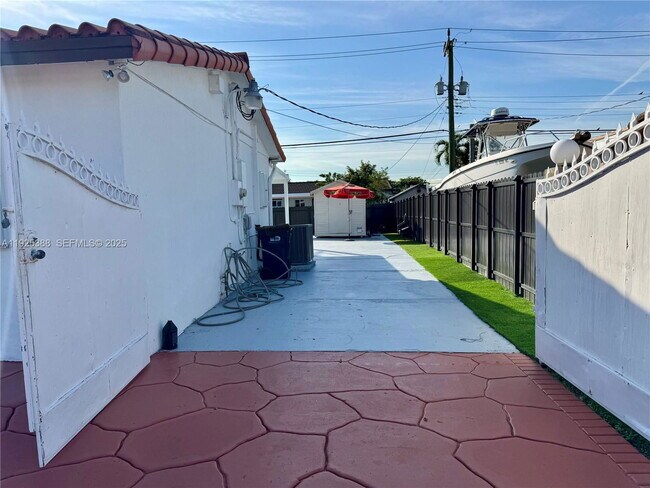 Foto del edificio - 12813 SW 20th St