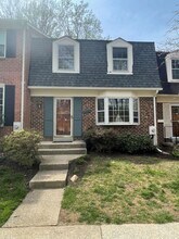 Building Photo - 6761 Surreywood Ln