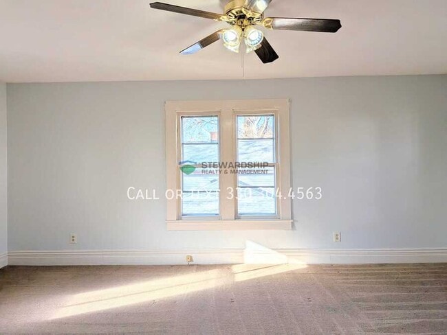 Building Photo - 409 2nd St NE