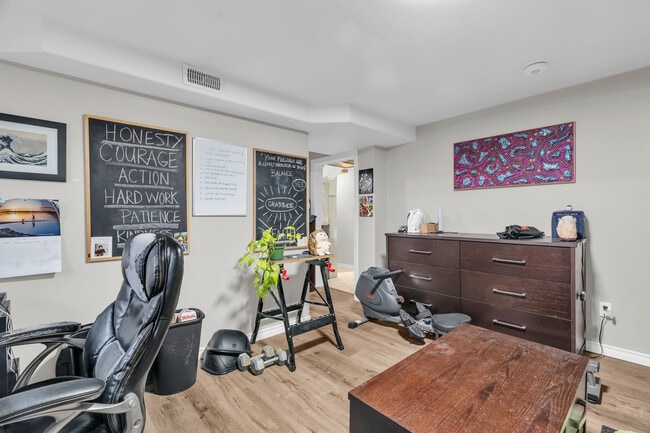 Photo du bâtiment - 34 Victoria Rd N