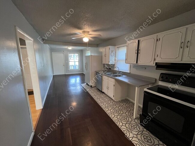 Building Photo - 2606 Acuff St