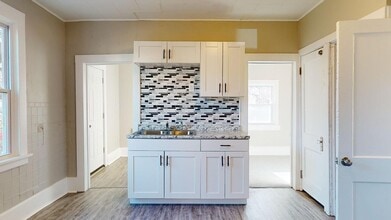 Building Photo - 4559 Sackett Ave