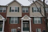 Foto principal - Spacious 2 story townhome, 3-bedroom plus ...
