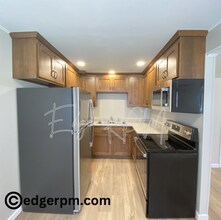 Building Photo - 211 Angie Dr