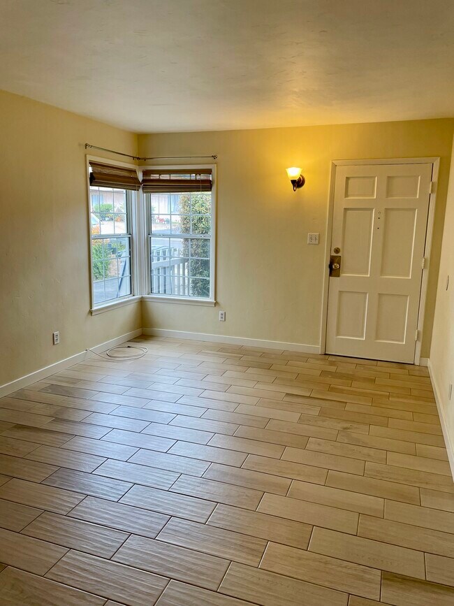 Building Photo - 625 Elbrook Dr