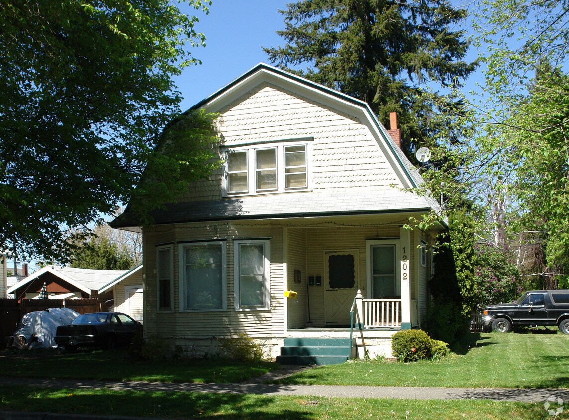 Primary Photo - 1202 W Augusta Ave