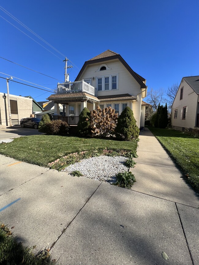 Building Photo - 1414 S 89th St