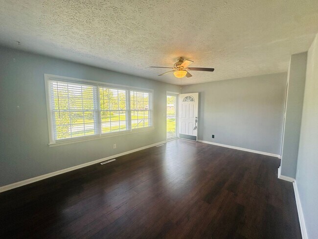 Foto del edificio - Charming 3 Bedroom Home in Fern Creek – Gr...