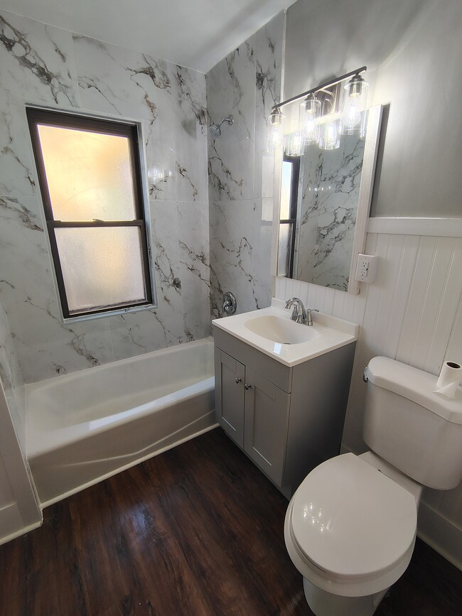 Foto del edificio - 2407 Custer Ave