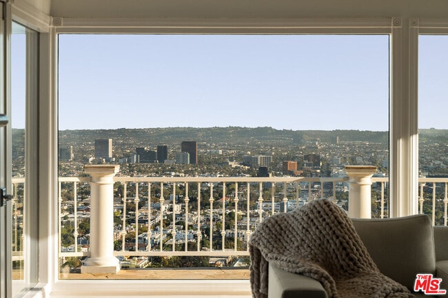 Foto del edificio - 8527 Hedges Way