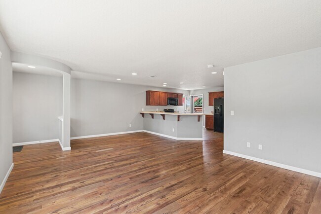 Building Photo - Beautiful Beaverton Home in Great Location with a Fenced Yard!