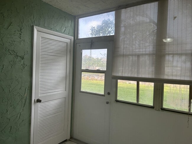 Foto del edificio - 729 Lori Dr