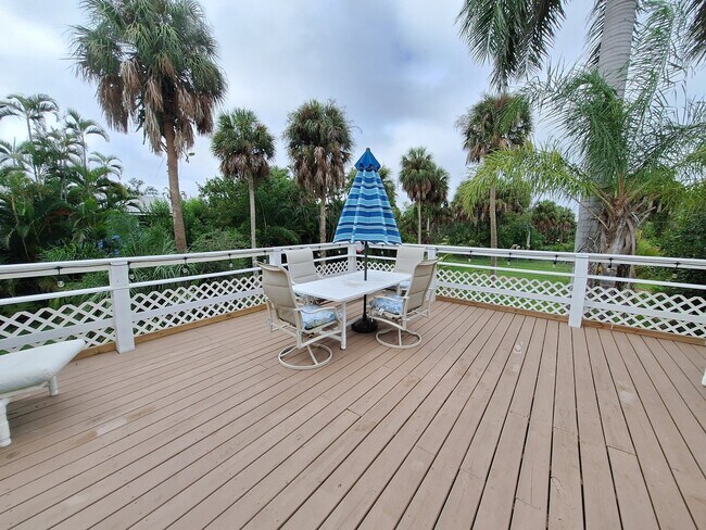 Foto del edificio - 16360 N Oleander Dr