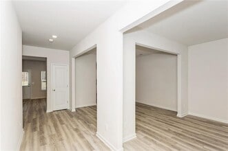 Building Photo - 668 Mackenzie Cv