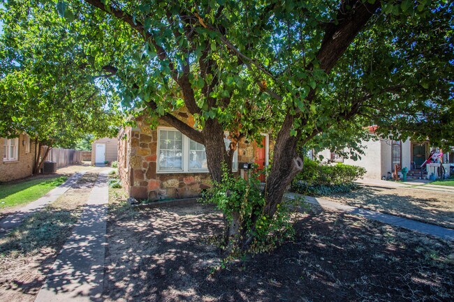 Building Photo - 2507 26th St