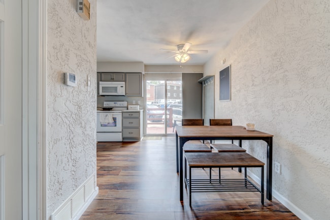 Building Photo - 10161 Squire Meadows Dr