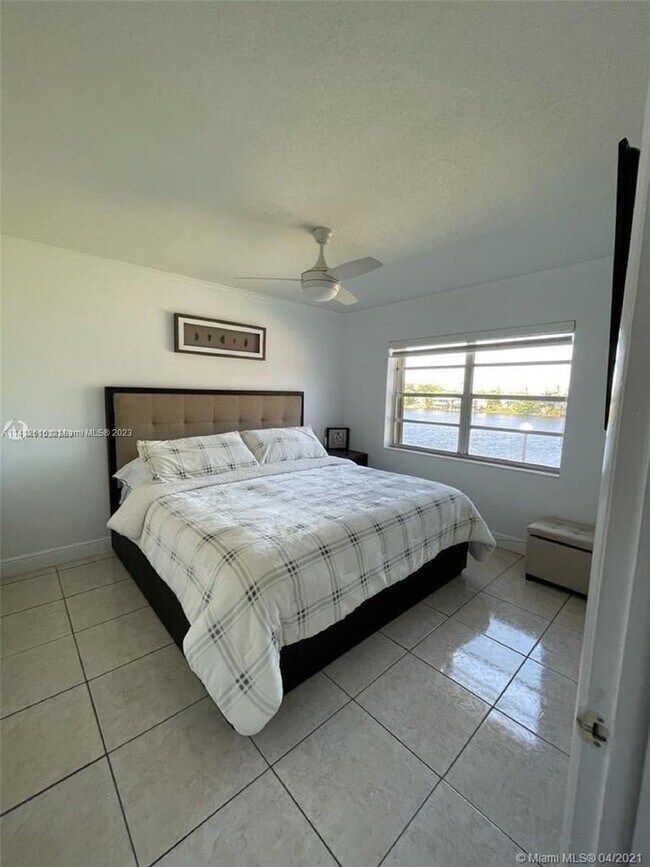 Foto del edificio - 12860 SW 43rd Dr