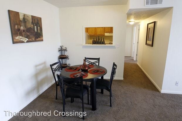 Building Photo - 1346 Village Dr