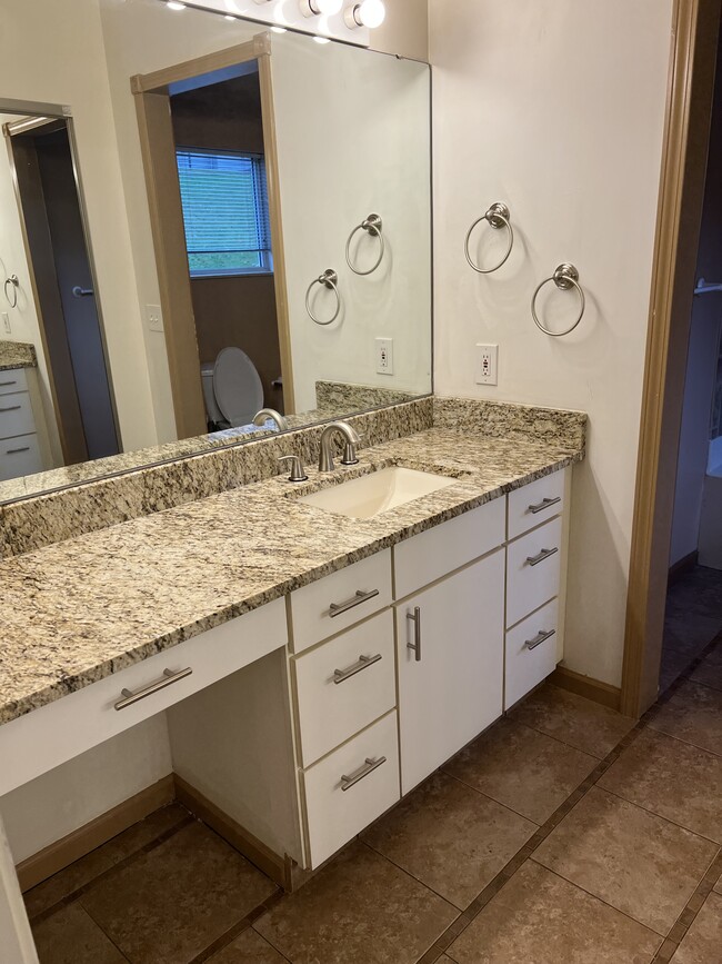 Building Photo - 6505 Saint Andrews Dr