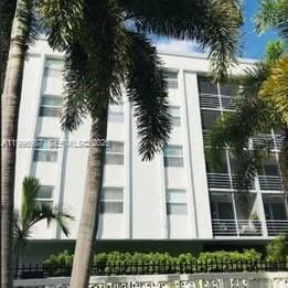 Foto del edificio - 2425 NE 135th St