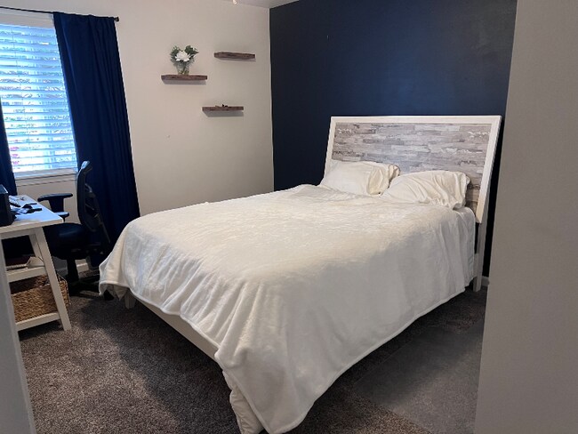 Building Photo - 1148 NE Cordero Pl