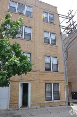 Building Photo - 3917 N Southport Ave