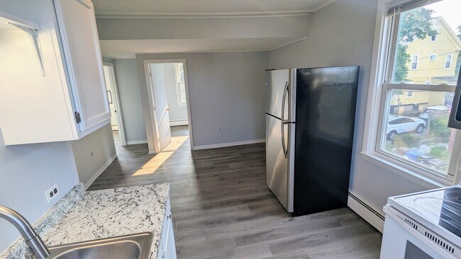 Foto del edificio - 90 Gibbs Avenue, Unit 3