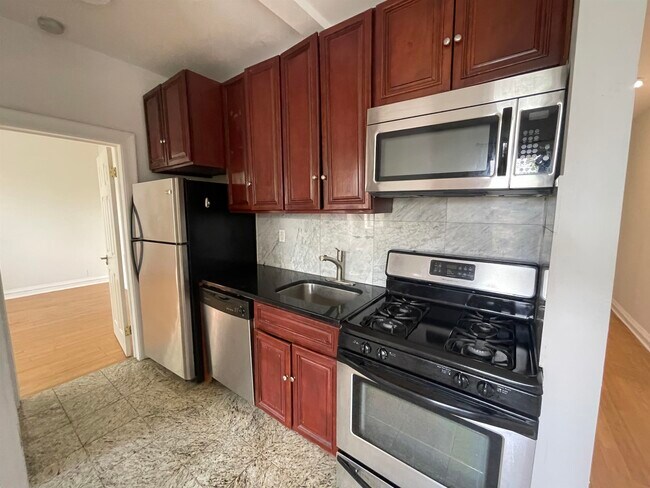 Foto del edificio - 57 Corbin Ave
