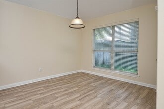 Building Photo - 20826 Meadowhill Dr