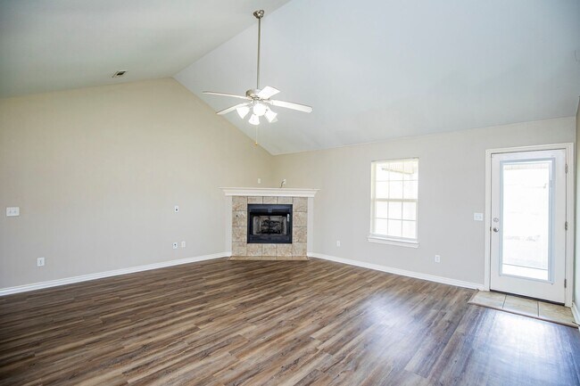 Foto del edificio - ***570 Tamarron Drive***