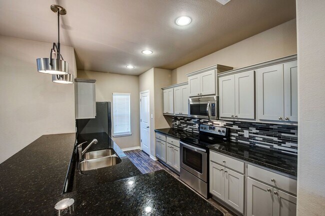 Foto del edificio - Available August 2025! Gorgeous 4 Bed, 4.5...