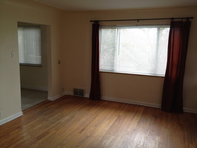 Living room south wall and archway to kitchen - 1532 Tamarac St