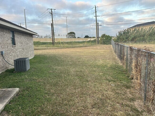 Foto del edificio - 2810 Alma Dr