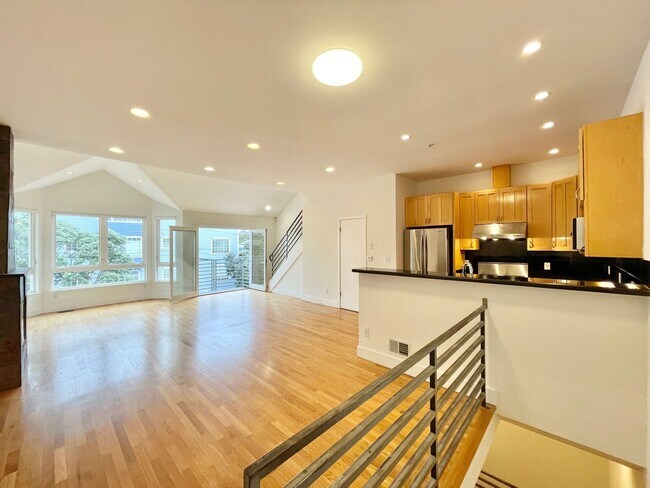 Building Photo - Prime Noe Valley 3 Level Condo w/2 car Garage, Rooftop Deck - Elizabeth @  San Jose