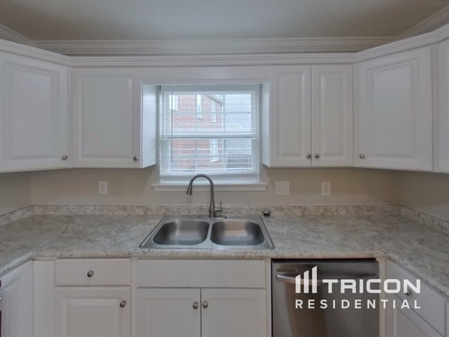 Building Photo - 2156 Aberdeen Cir