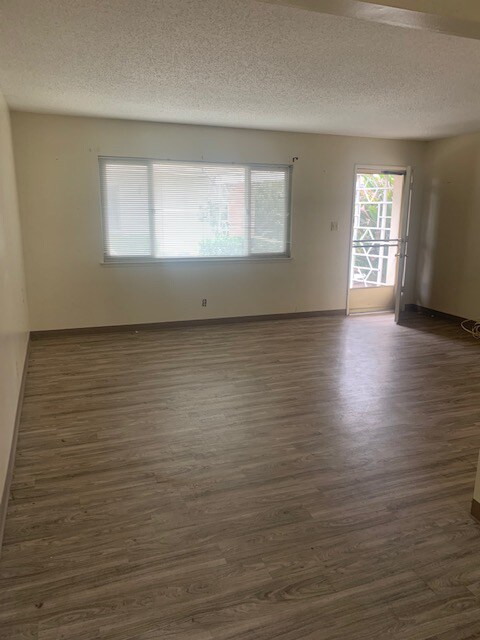 Foto del edificio - 812 N Bradley Rd