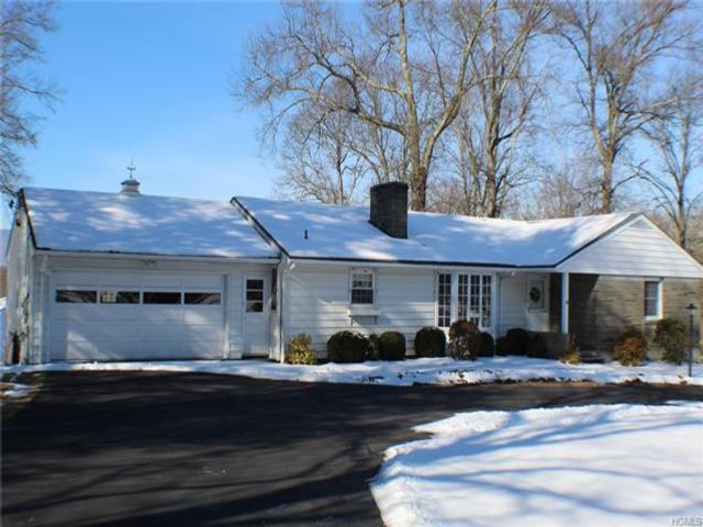 Primary Photo - 5 Cedar Ridge Rd
