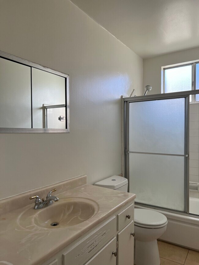 Building Photo - 5539 Whitsett Ave