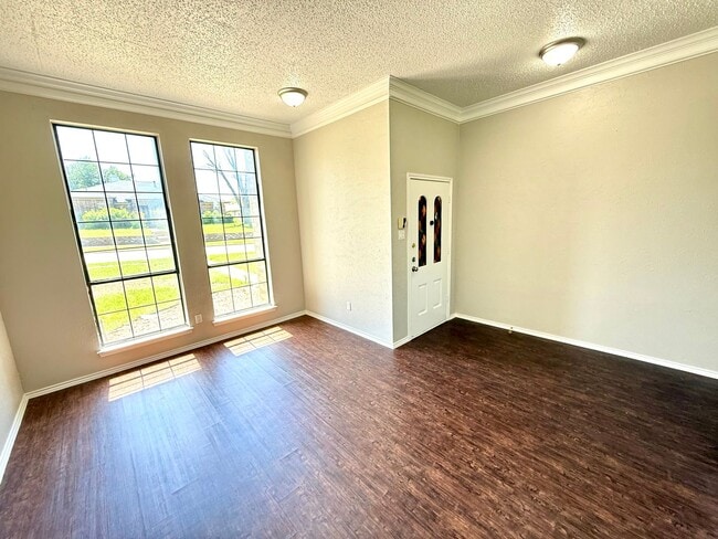 Building Photo - Charming Carrollton Home with Prime Location