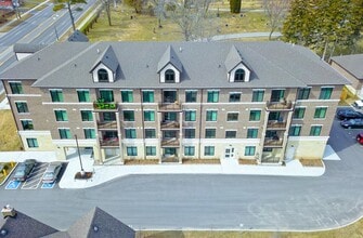 Building Photo - 710 King St W