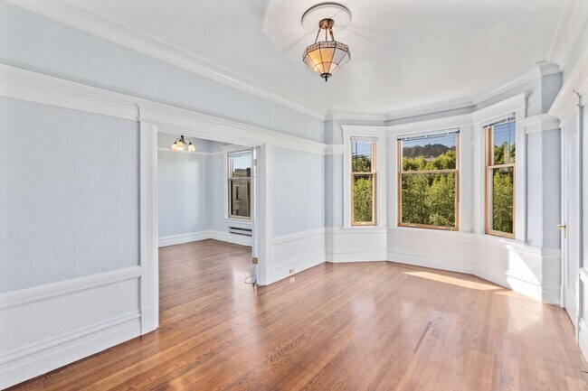 Building Photo - Lower Haight: Remodeled Top Floor 1 Bed 1 Bath near Duboce Park